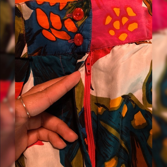 SOLD - Vintage Flower Silk Shorts 🌹🌻⚡️ - Picture 3 of 3